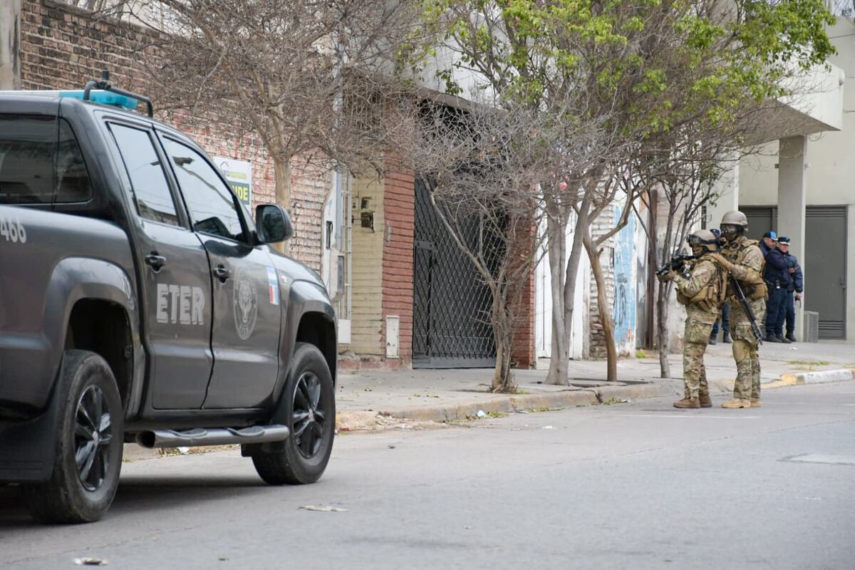 Operativo del Eter para detener al hombre que se atrincheró. (Policía)