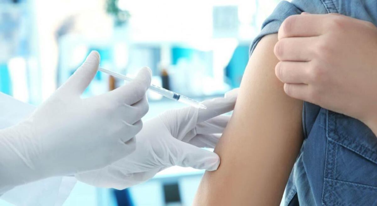 Unión Europea. Aprueban la vacuna Pfizer para ser usada en adolescentes (AP/Archivo).