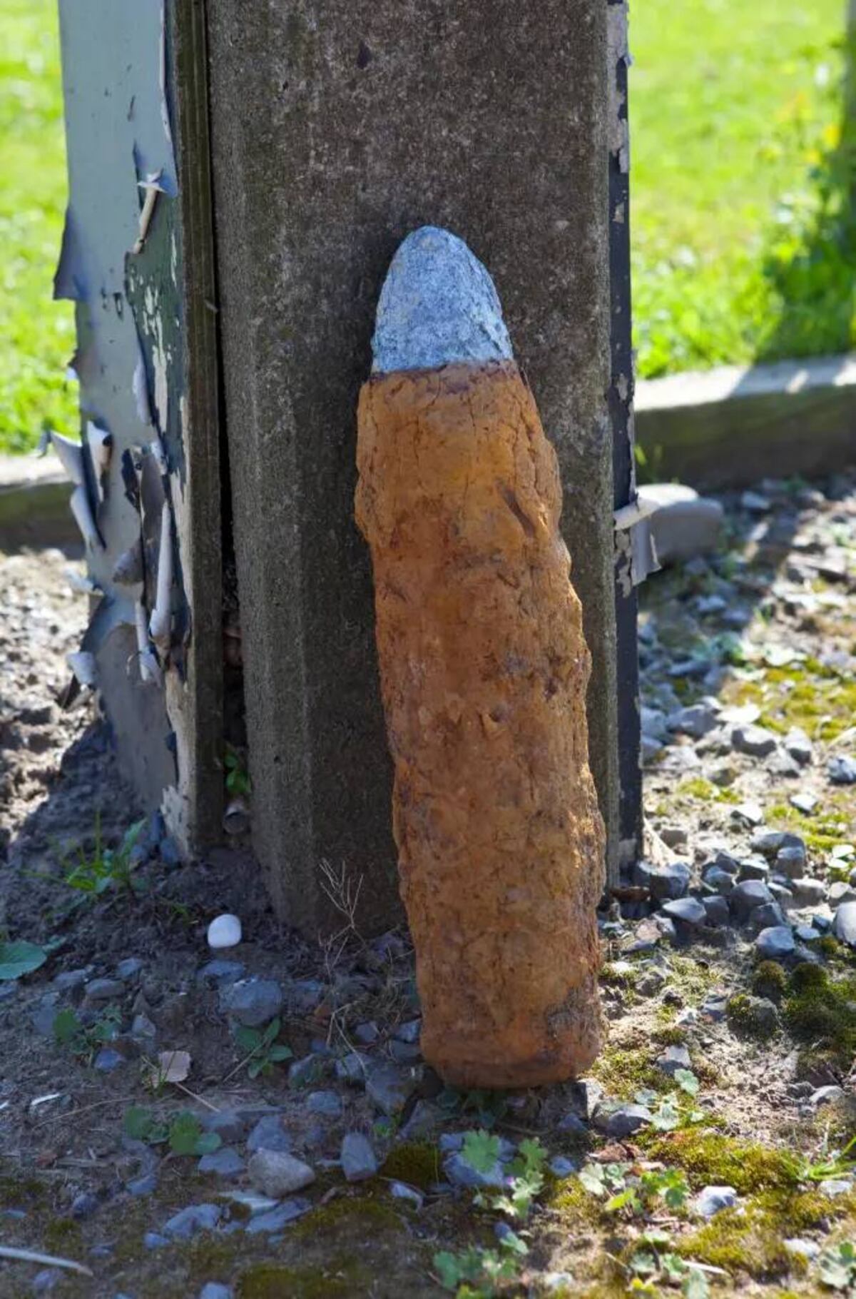 Este proyectil sin explotar de la Primera Guerra Mundial es similar al que se encontró en el paciente, según The New York Post. (NYPost)