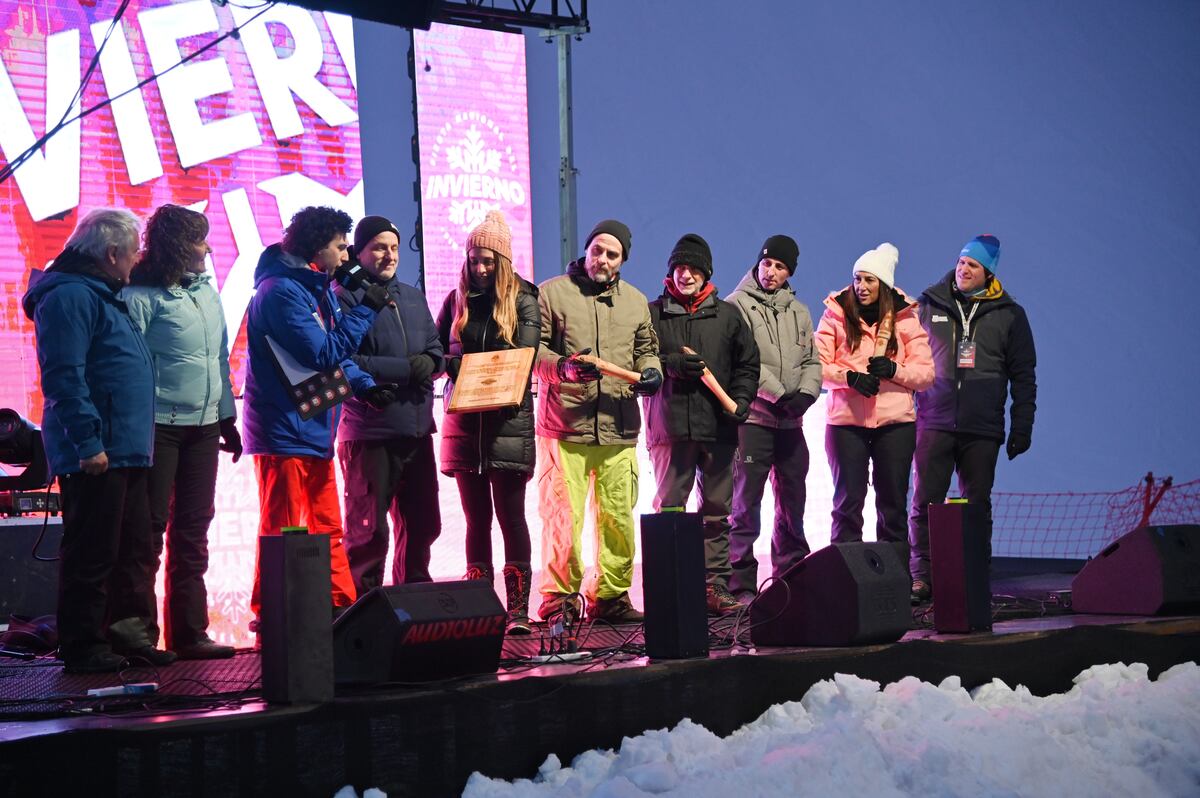 La celebración contó con la presencia de la Directora Nacional de Fiestas Nacionales y Eventos del Ministerio de Turismo y Deportes de la Nación, Fernanda Rodríguez; la Vicegobernadora de Tierra del Fuego Mónica Urquiza, el presidente del Instituto Fueguino de Turismo, Dante Querciali y el titular de Cerro Castor, Juan Carlos Begué. (Gentileza: Martín Gunter)
