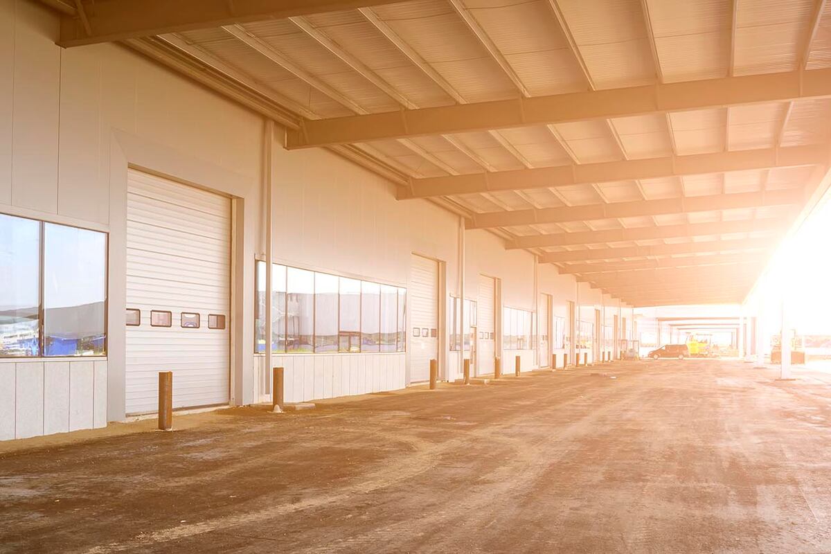 Antes de comprar o instalar una estructura liviana, es necesario consultar a un ingeniero civil para que garantice una obra segura, eficiente y apta para el terreno y el clima.