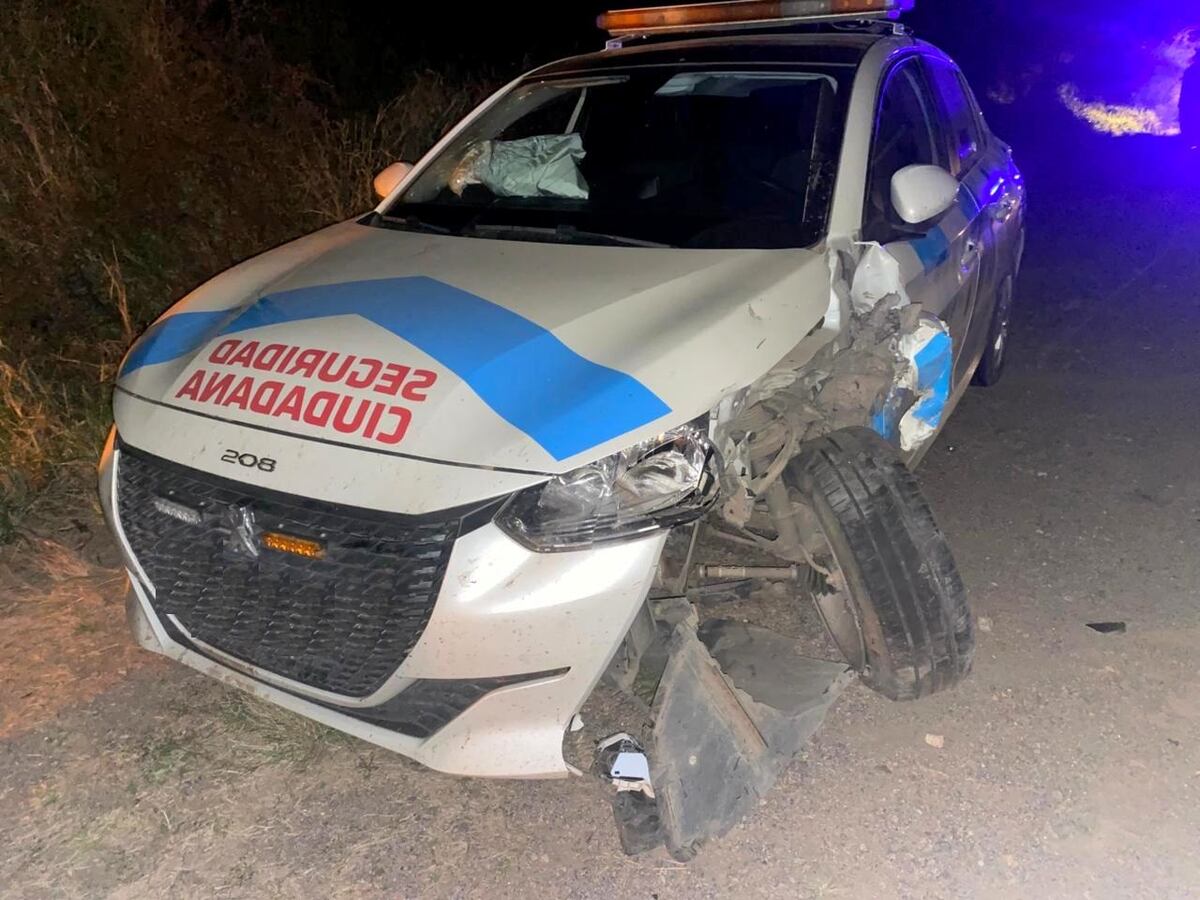 Choque de un móvil de Seguridad Ciudadana de Simbolar en la ruta 9 de Córdoba.