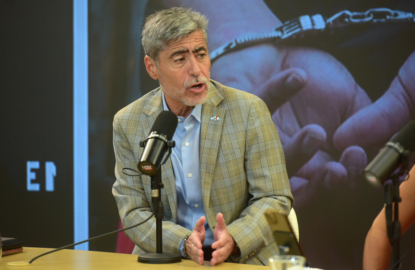 El ministro de seguridad Juan Pablo Quinteros en el streaming de La Voz en Vivo.  (Nicolás Bravo / La Voz)