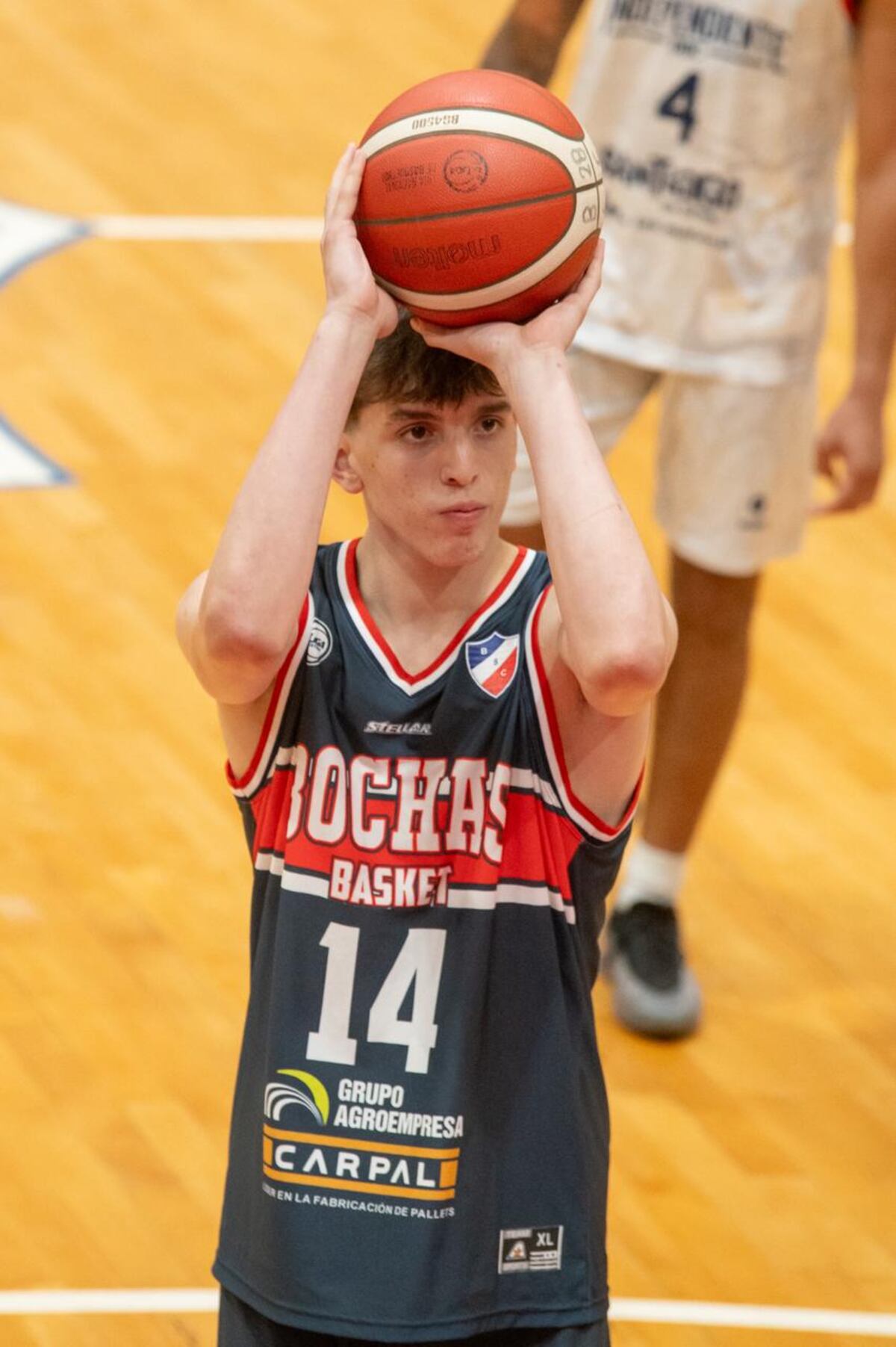 Santiago Pettinarolli, interno de Bochas de Colonia Caroya, quedó entre los 12 de la Selección Argentina U17 que jugará el Sudamericano. (Prensa Bochas)