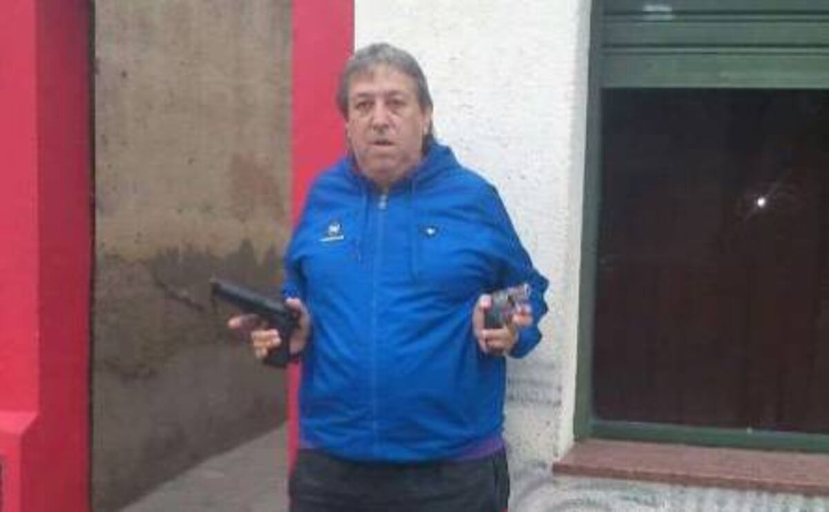 Roberto Ponce, más conocido como "el Loco Tito", fue el creador de la barra Los Piratas. (La Voz / Archivo)