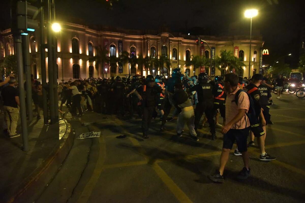 cacerolazo en patio olmos