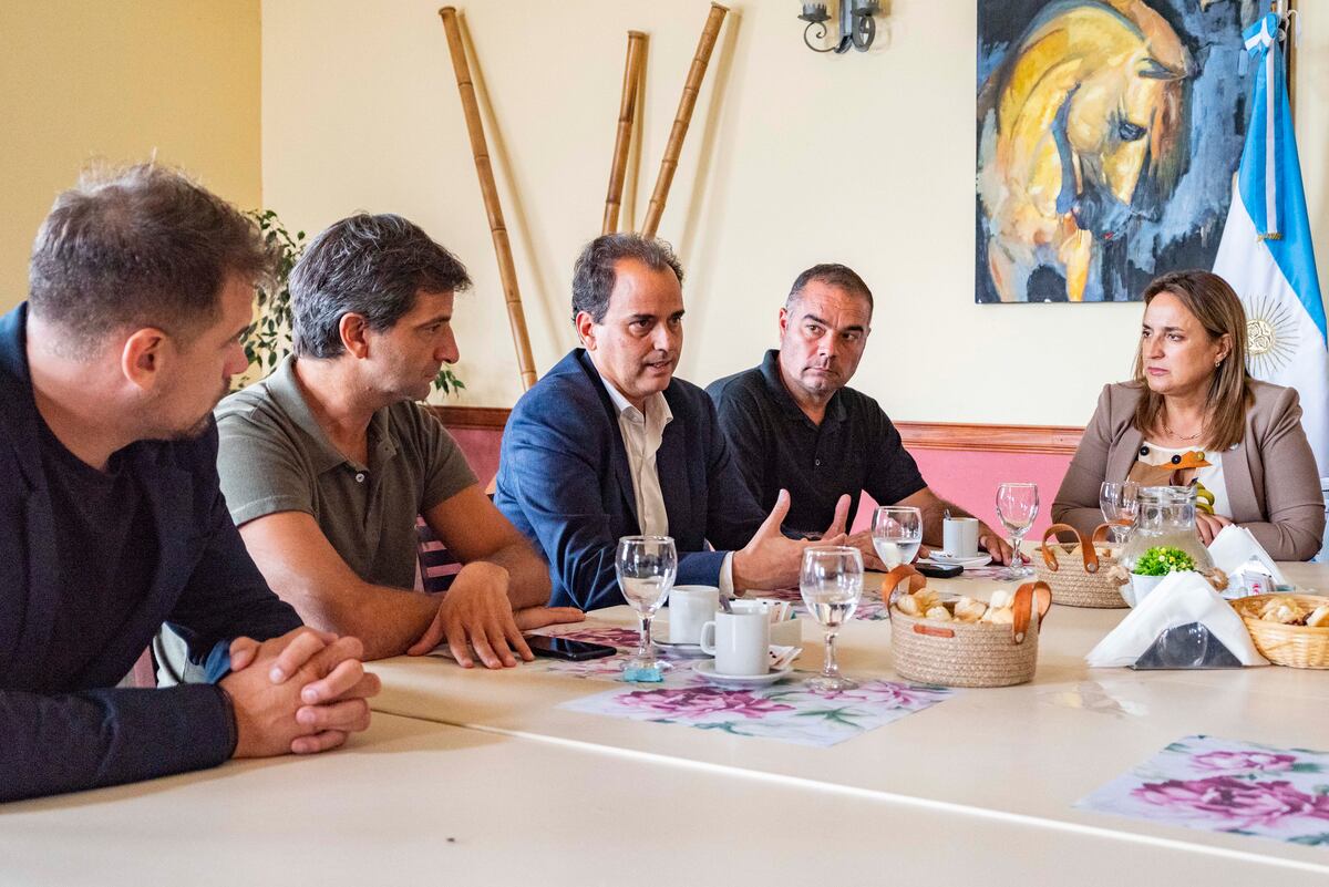 Holmberg. Intendentes junto a la vicegobernadora en una reunión con agenda compartida (Gentileza).