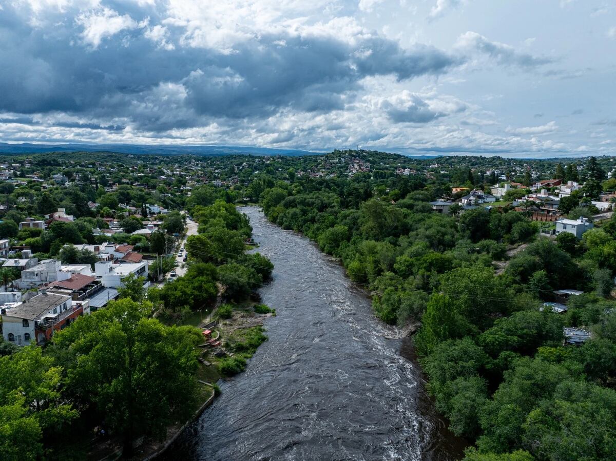 La imponente crecida del río San Antonio desde el aire. (Diario de Carlos Paz)