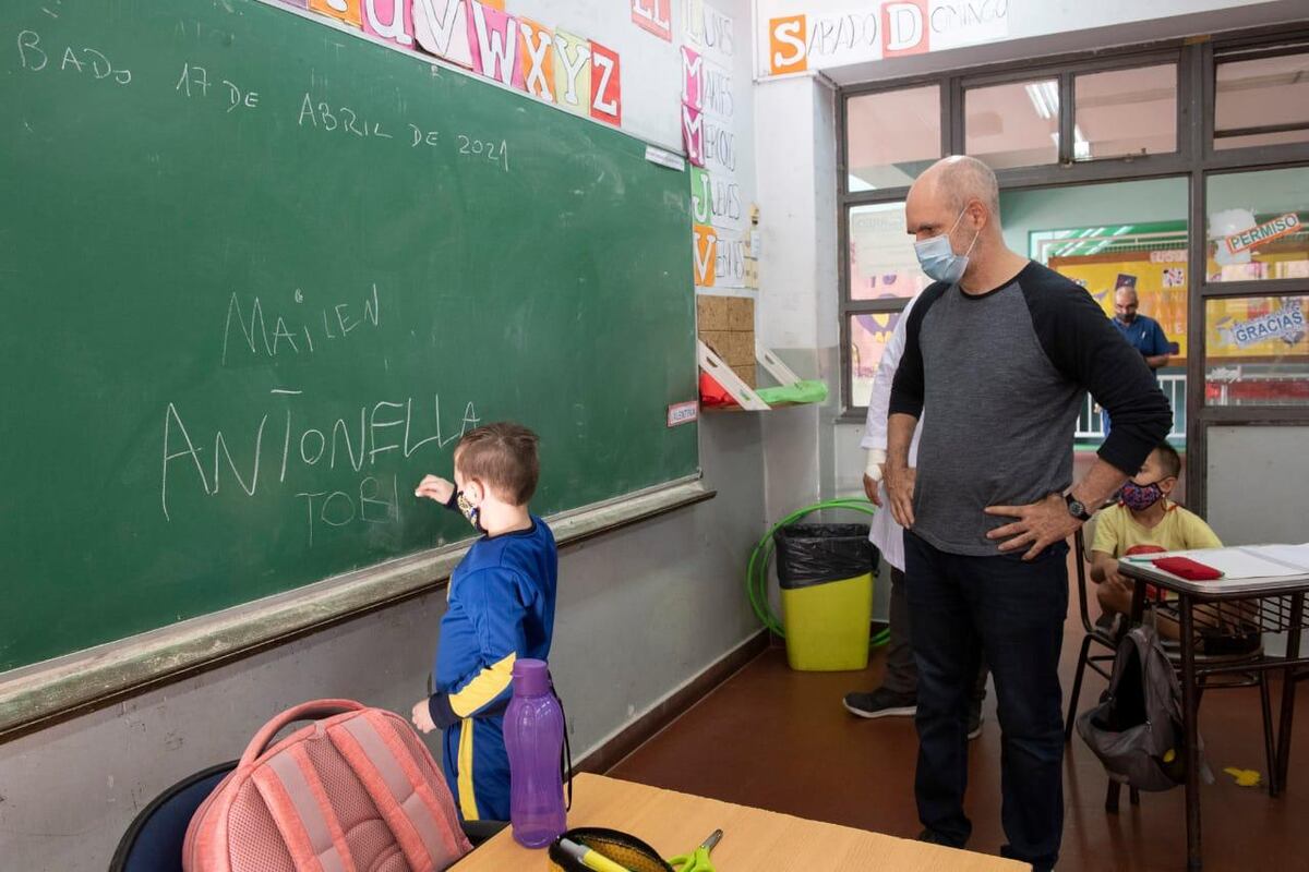 El jefe de Gobierno porteño, Horacio Rodríguez Larreta, y la ministra de Educación, Soledad Acuña, visitaron el Centro de Acompañamiento a la Trayectoria Educativa (CATE) que funciona en la Escuela Primaria N°2. (Gentileza GCBA)