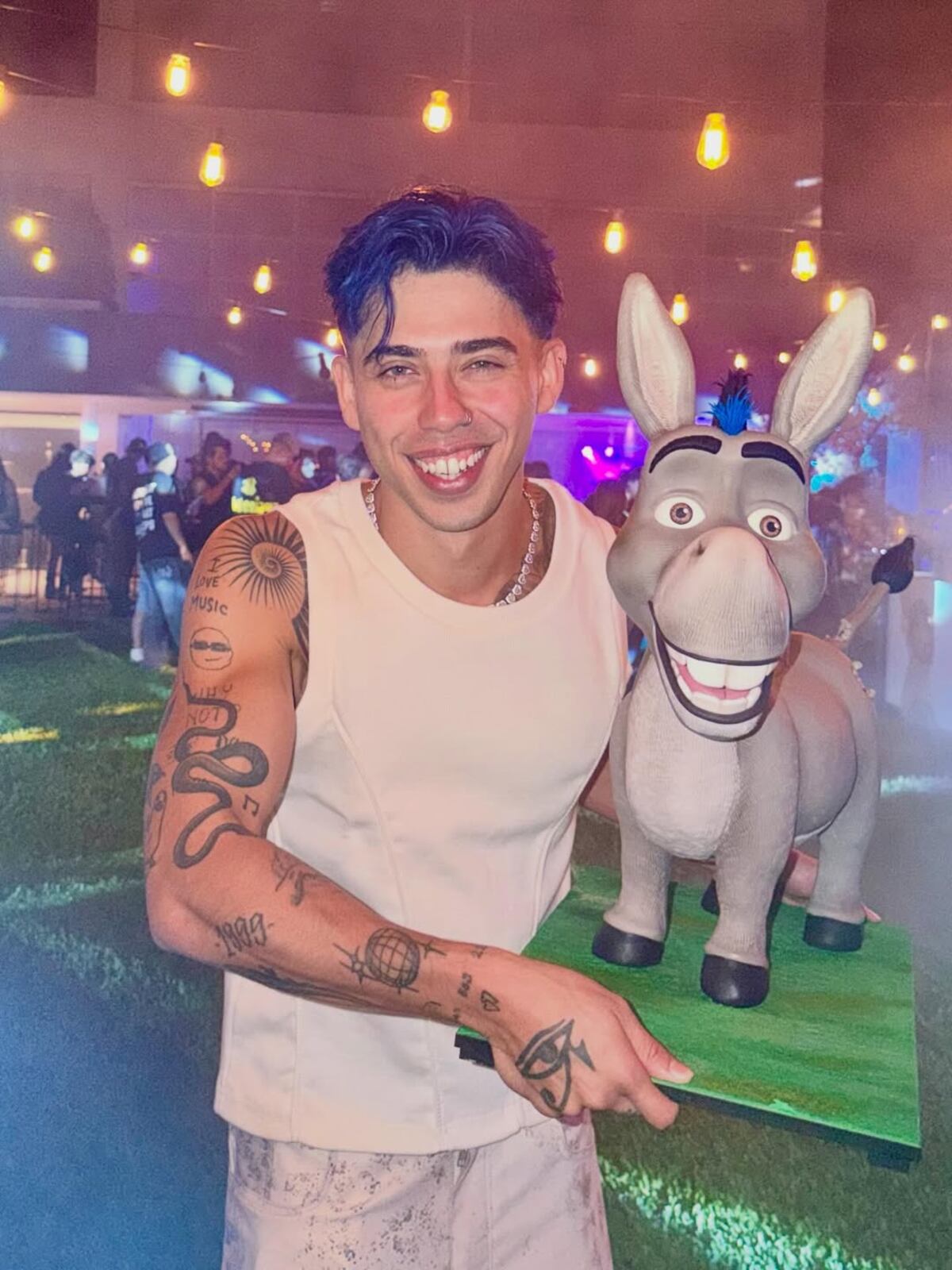 Luck Ra con su torta de Burro (Instagram de Luck Ra)