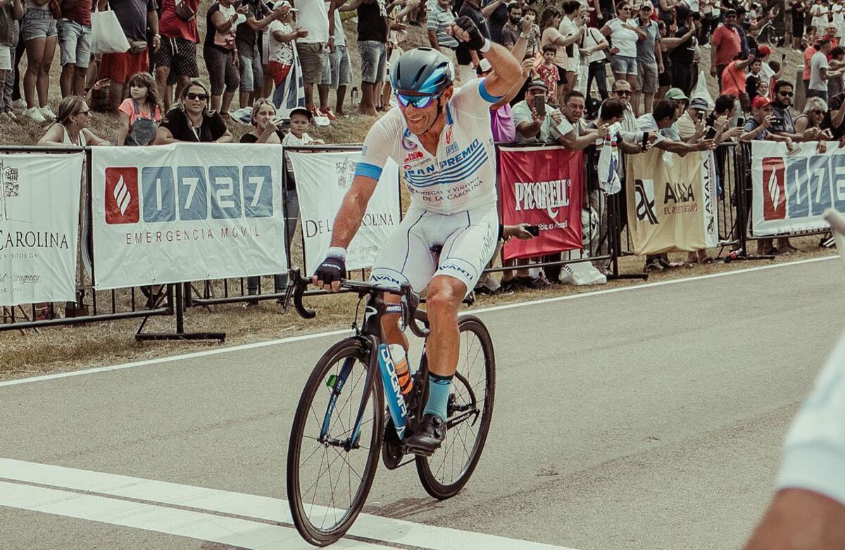 Jorge Giacinti, ganador de las Rutas de América en Uruguay. (Facebook: rutasdeamericaok)