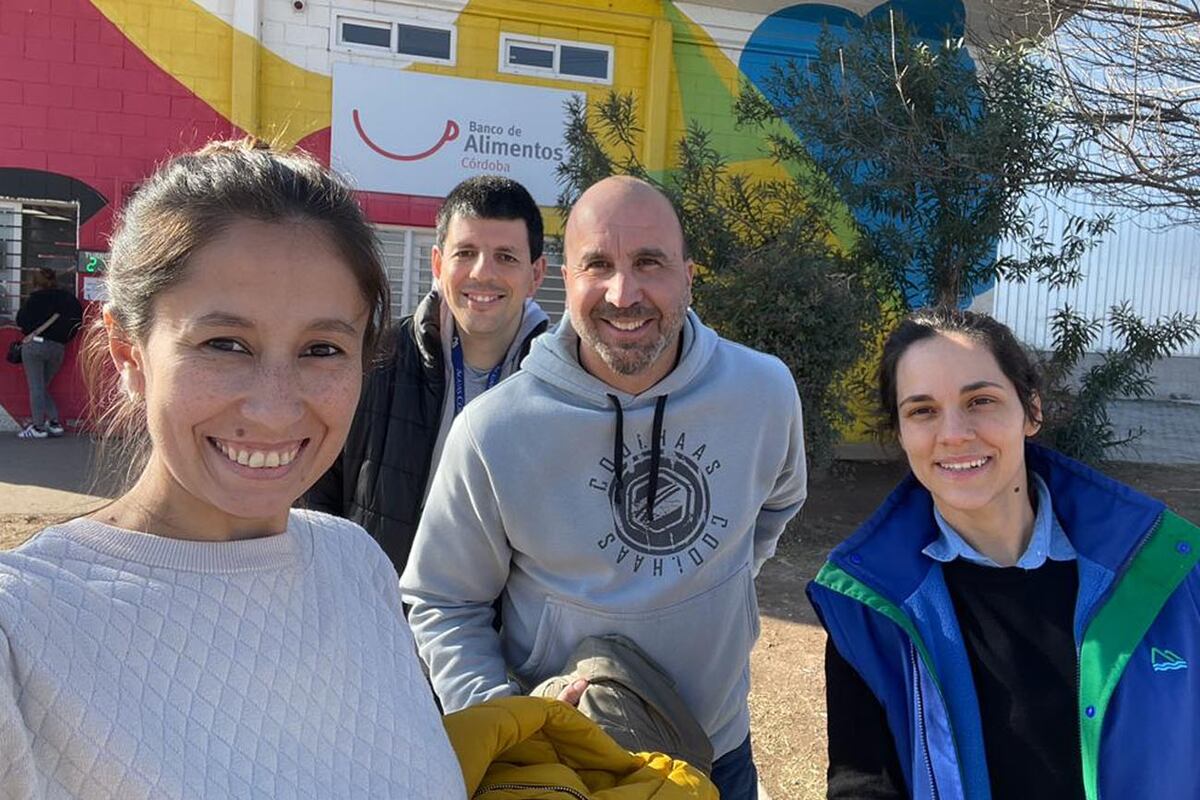En el Banco de Alimentos, los voluntarios realizan acciones de clasificación, fraccionamiento, selección y recupero de mercadería. Foto: Aguas Cordobesas