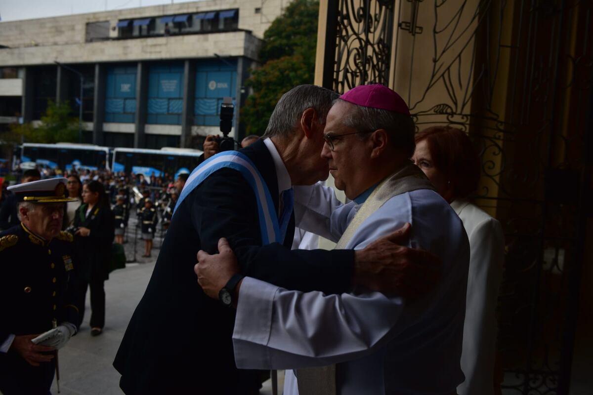 Los actos por el 25 de Mayo en Córdoba. Schiaretti y Llaryora, presentes. (La Voz / José Hernández)