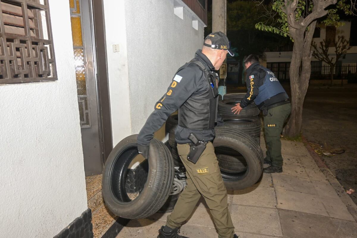 La banda acusada de robar vehículos, para revenderlos luego, fue desarticulada tras  allanamientos simultáneos en Córdoba. (Policía)
