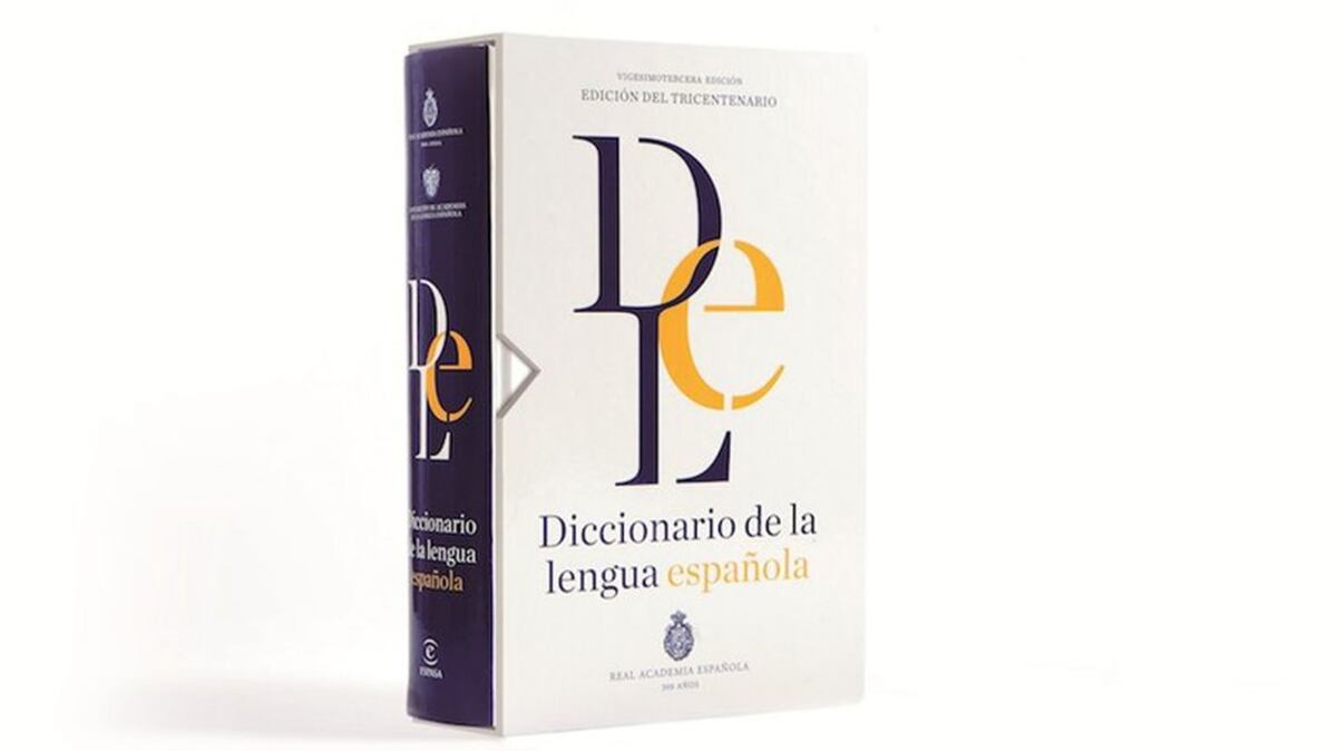 RAE lo confirma: por qué “subir arriba” y “bajar abajo” son correctos y no un error del español