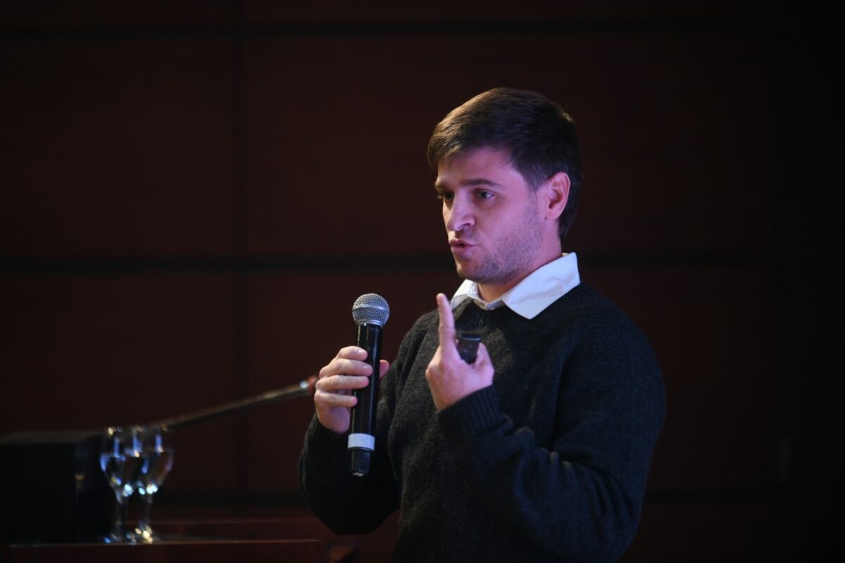 JORNADA EN LA VOZ. El analista agrometeorológico de la Bolsa de Cereales de Córdoba, Tomas Kember, analizó el comportamiento del clima. (Ramiro Pereyra/La Voz).
