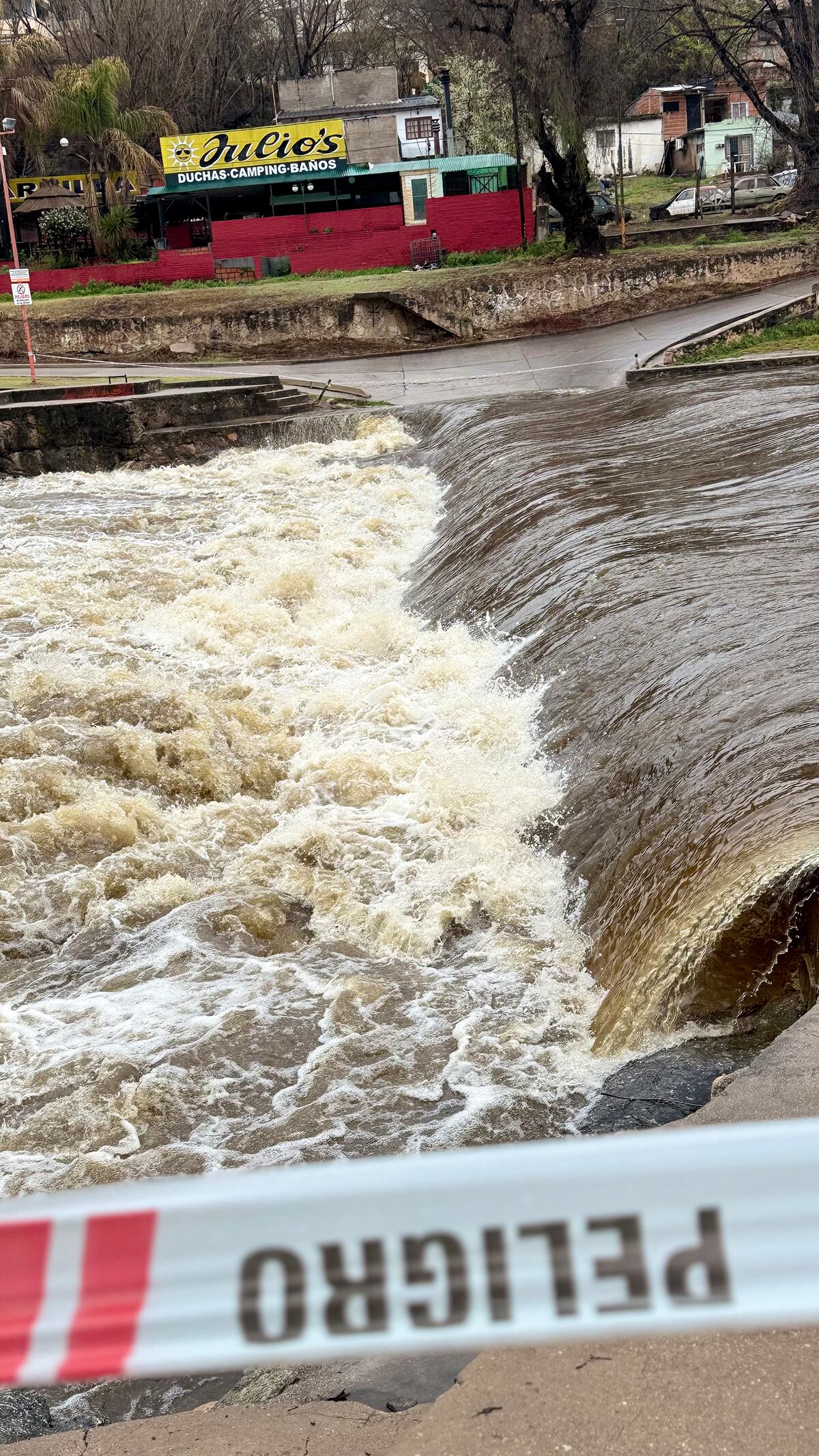 Tormenta Santa Rosa. Creciente en Villa Carlos Paz: tras las intensas lluvias, creció 2,5 metros. (La Voz)