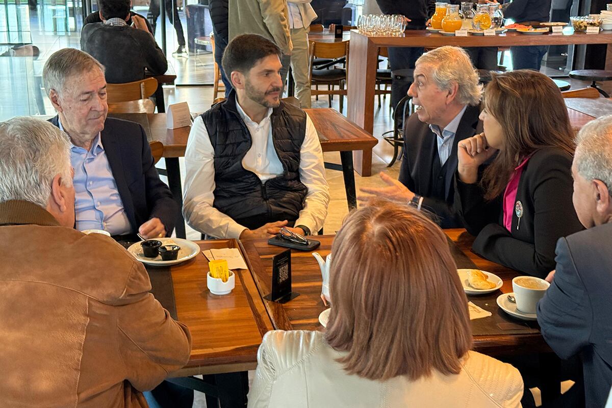 Lanzamiento. Cinco gobernadores y el exgobernador Juan Schiaretti lanzaron la semana pasada un nuevo espacio nacional, que ahora tiene nombre: Provincias Unidas. (Tomy Fragueiro / La Voz)