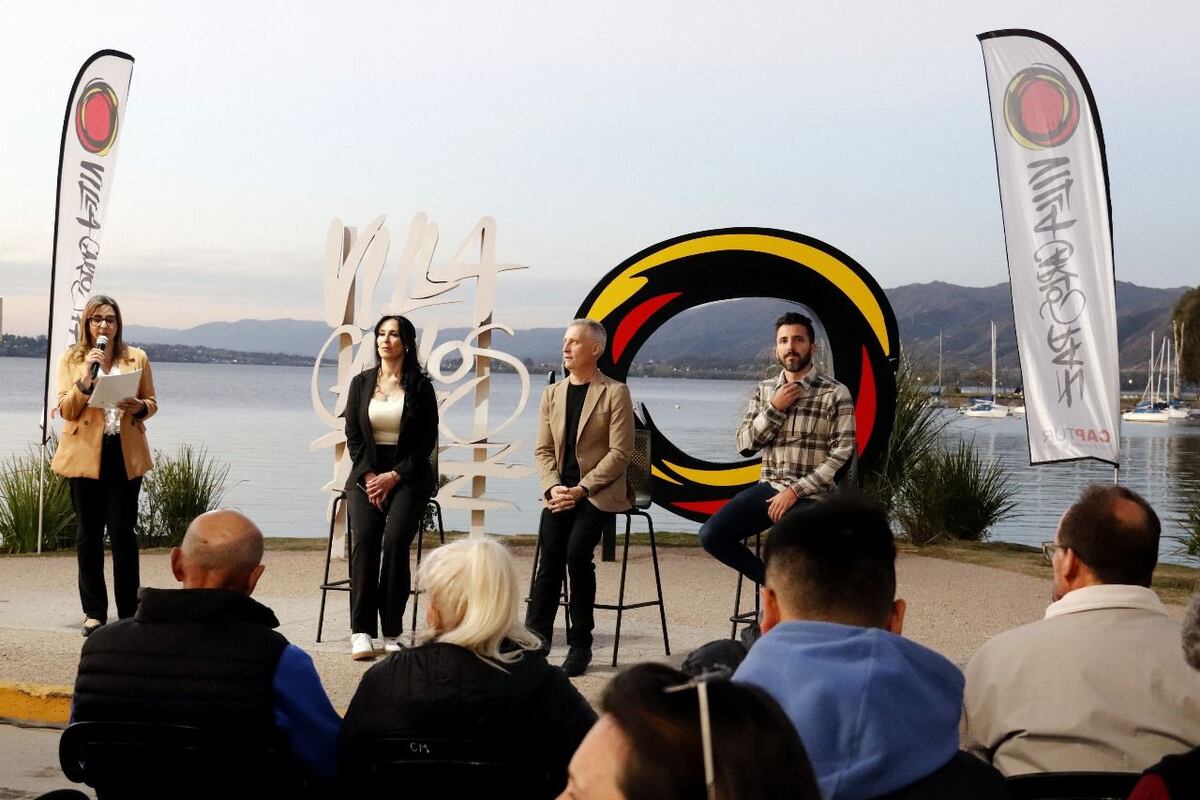 Autoridades municipales en los anuncios de medidas de control sobre el tránsito (Municipalidad)
