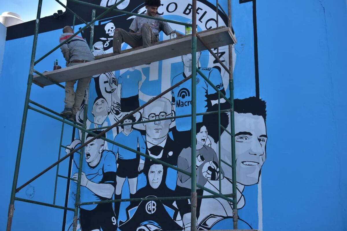 El nuevo mural de Belgrano, sobre calle La Rioja, en el Gigante de Alberdi. (José Gabriel Hernández / La Voz)
