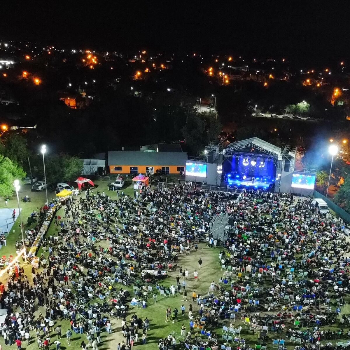 El Polideportivo Municipal de Villa Cura Brochero se mostró colmado en el 30° Festival Pastelitero.