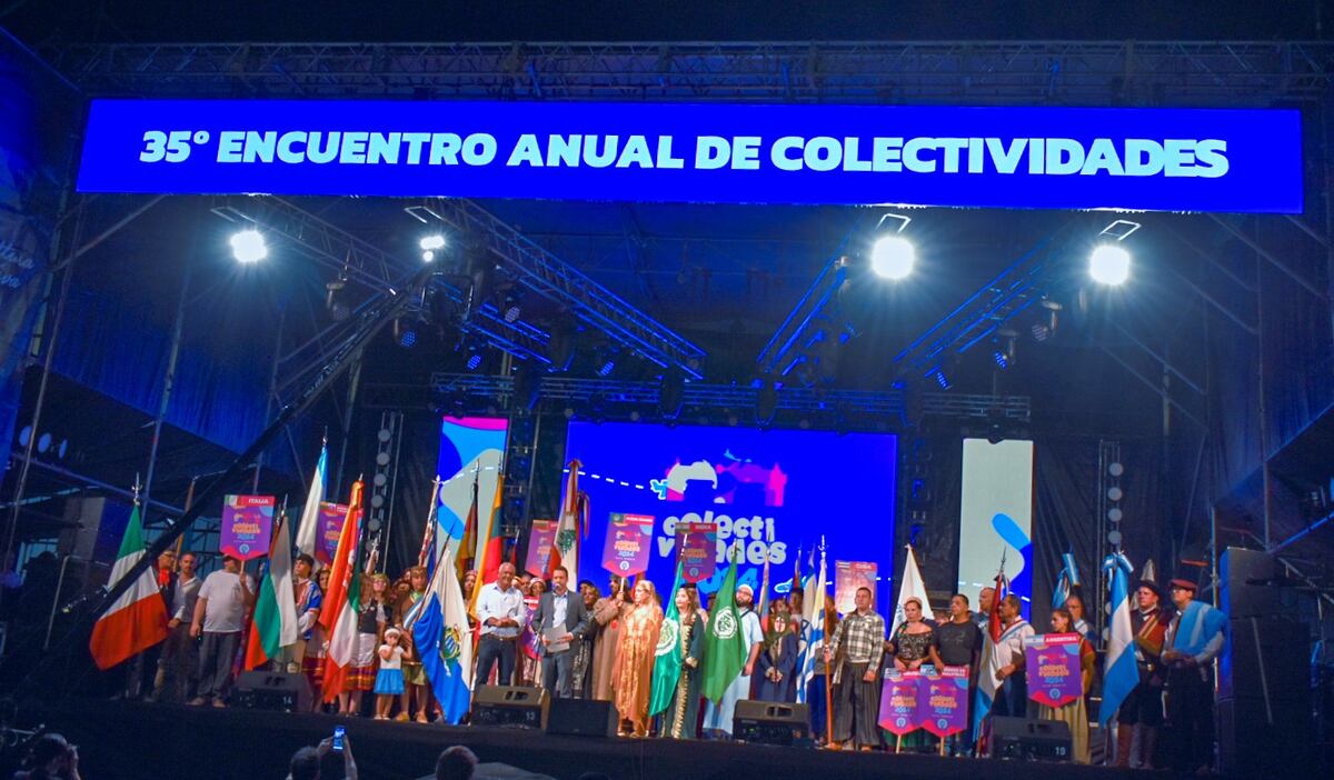 Desfile. Las colectividades de distintas parte del mundo tuvieron su momento (La Voz).