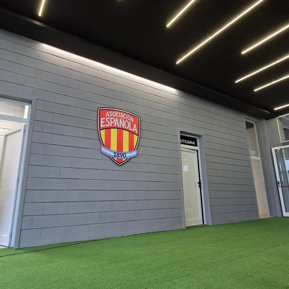 Inauguran el impactante nuevo estadio de la Asociación Española en Villa María. (Gentileza Instagram @Espanola.Futbol / @gonzamoreno.fotografía).