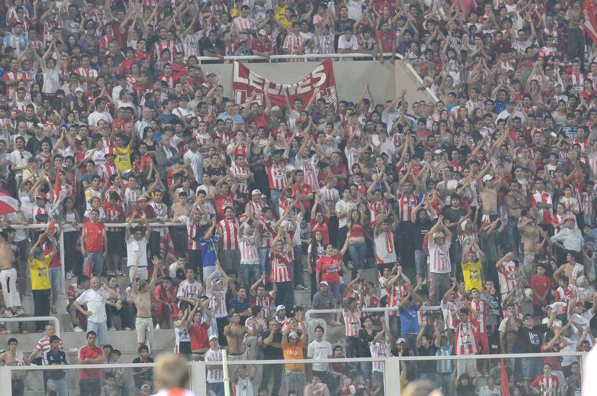 Instituto y el partido ante River en 2011 en el Kempes. (Archivo / La Voz).