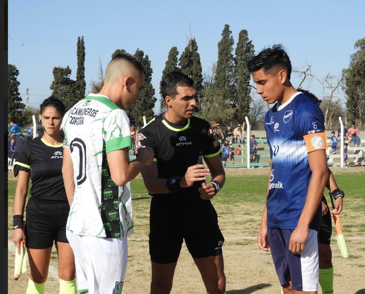 Gastón Martínez, de 23 años, es una de las figuras de Atalaya en LCF. Espera una chance para saltar al fútbol profesional. (Gentileza Prensa Atalaya).
