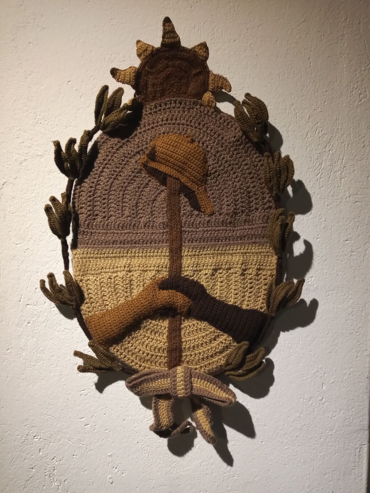 "Escudo Nacional-Reversión 1", de Gabriel Alarcón.