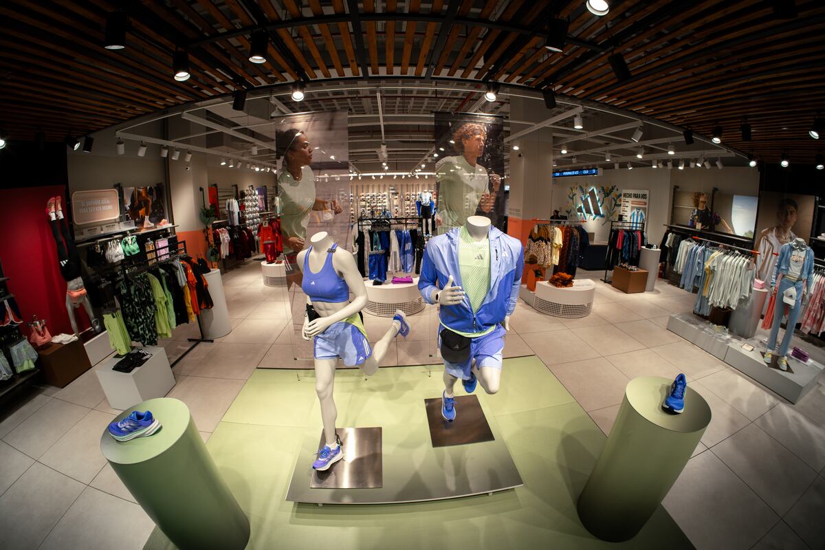 MAYOR APERTURA. Las marcas internacionales incrementaron su presencia y su flujo de productos importados este año, y en los shoppings se celebró el mayor surtido. El fenómeno será mucho más fuerte este año (Tienda Adidas de Nuevocentro, foto gentileza del shopping).