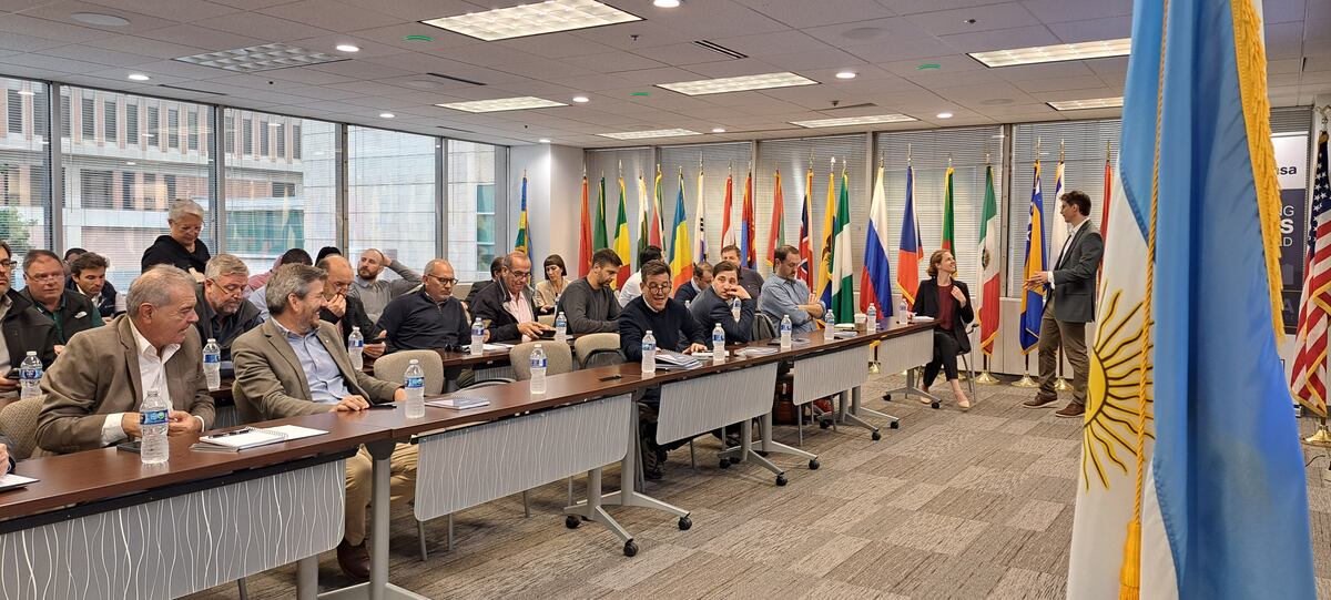 MISIÓN CORDOBESA. La delegación de Córdoba es recibida por las autoridades en el World Trade Center de Saint Louis. (La Voz)
