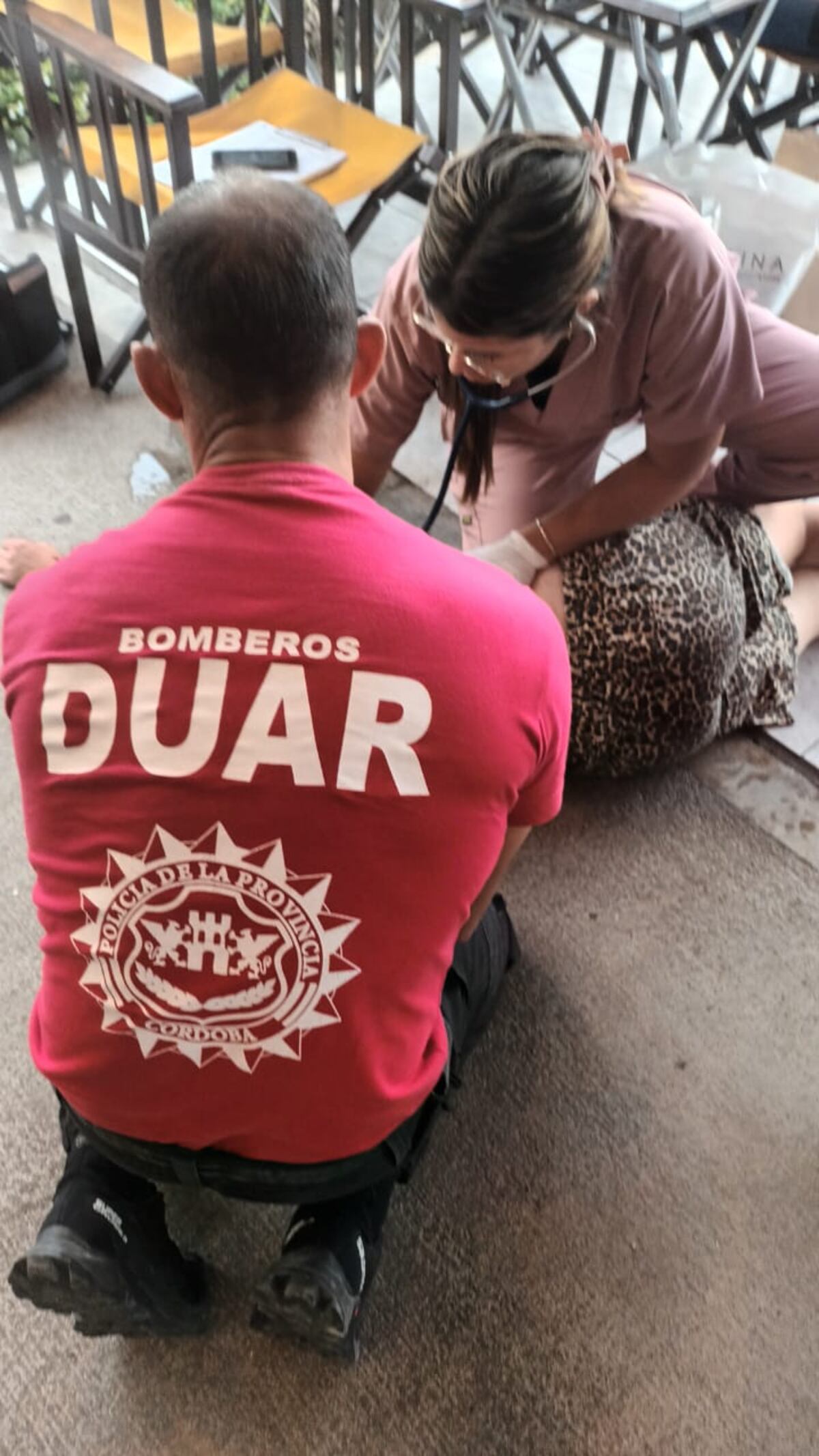 Una mujer fue salvada por el Duar luego de ahogarse con un alimento en un restaurante de Villa Carlos Paz. (Policía de Córdoba)