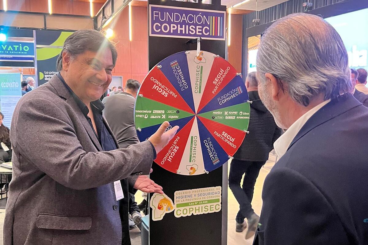 El ministro de Infraestructura y Servicios Públicos, Fabián López, se animó a la ruleta de COPHISEC.