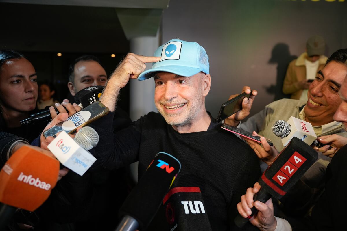 El candidato a legislador Horacio Rodriguez Larreta, habla en el búnker de su partido Volvamos Buenos Aires (Julián Cabral / Clarín)