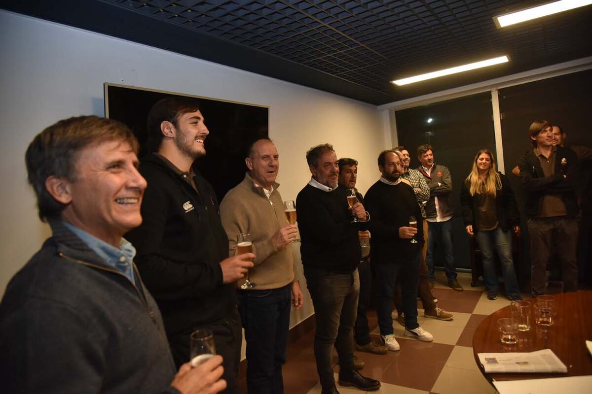 Brindis con los Dogos xv campeones (Facundo Luque / La Voz)