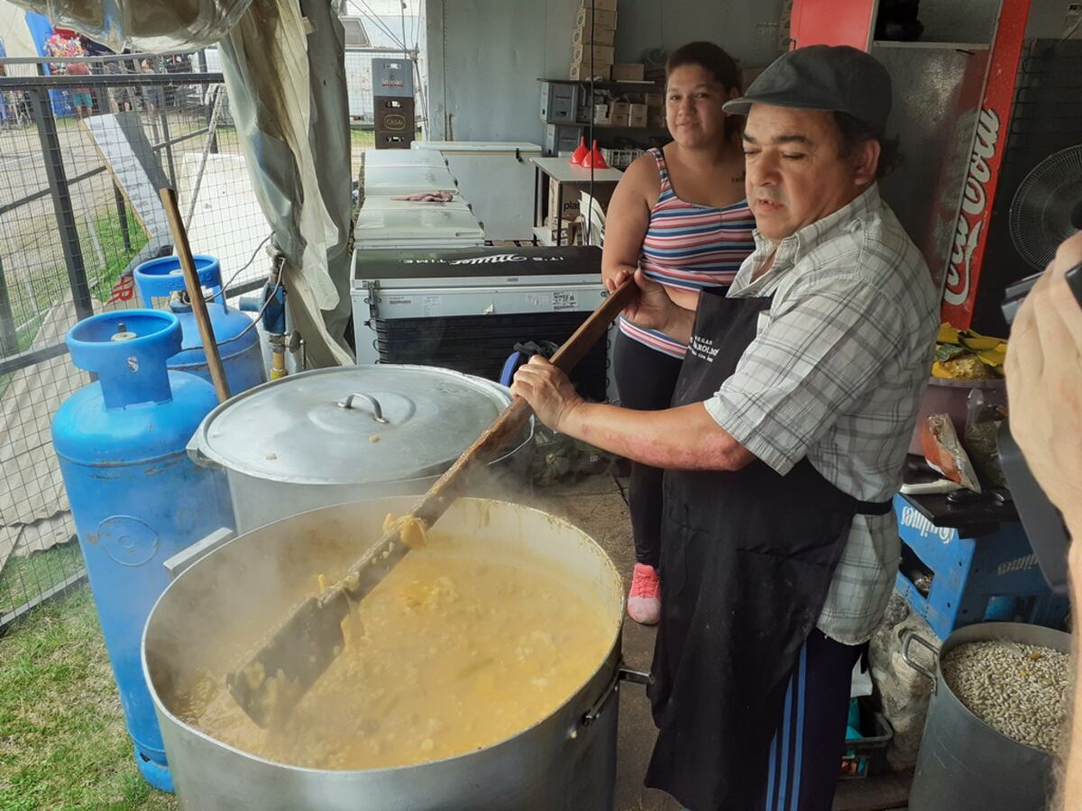 Locro para los asistentes al festival: la gastronomía es un fenómeno aparte (La Voz)
