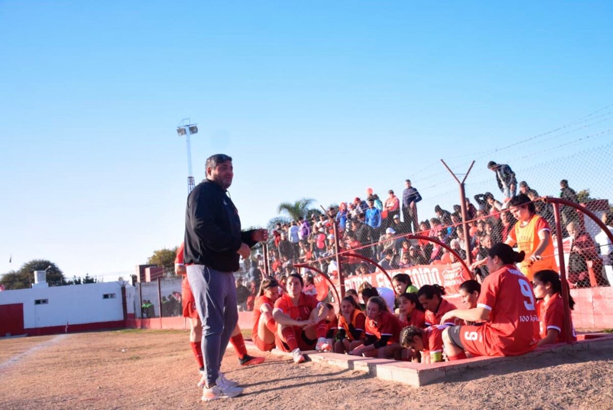 Director técnico del fútbol femenino del Club Atlético Central Bell Ville.