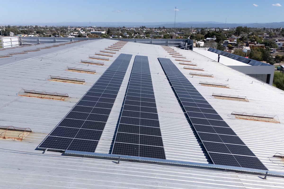 Ferniplast instaló un sistema de energía solar fotovoltaica en su centro de distribución de la ciudad de Córdoba.