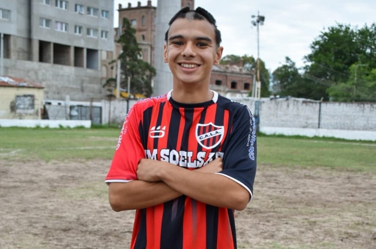 Adrián "Picante" Carrera fue convocado para el plantel de la primera división, algo que él y toda la institución soñaba con ver. (Gentileza Prensa Los Andes).