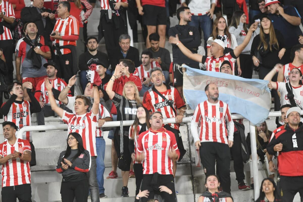 Hinchas en el Kempes. Boca vs Estudiantes (Javier Ferreyra / La Voz)