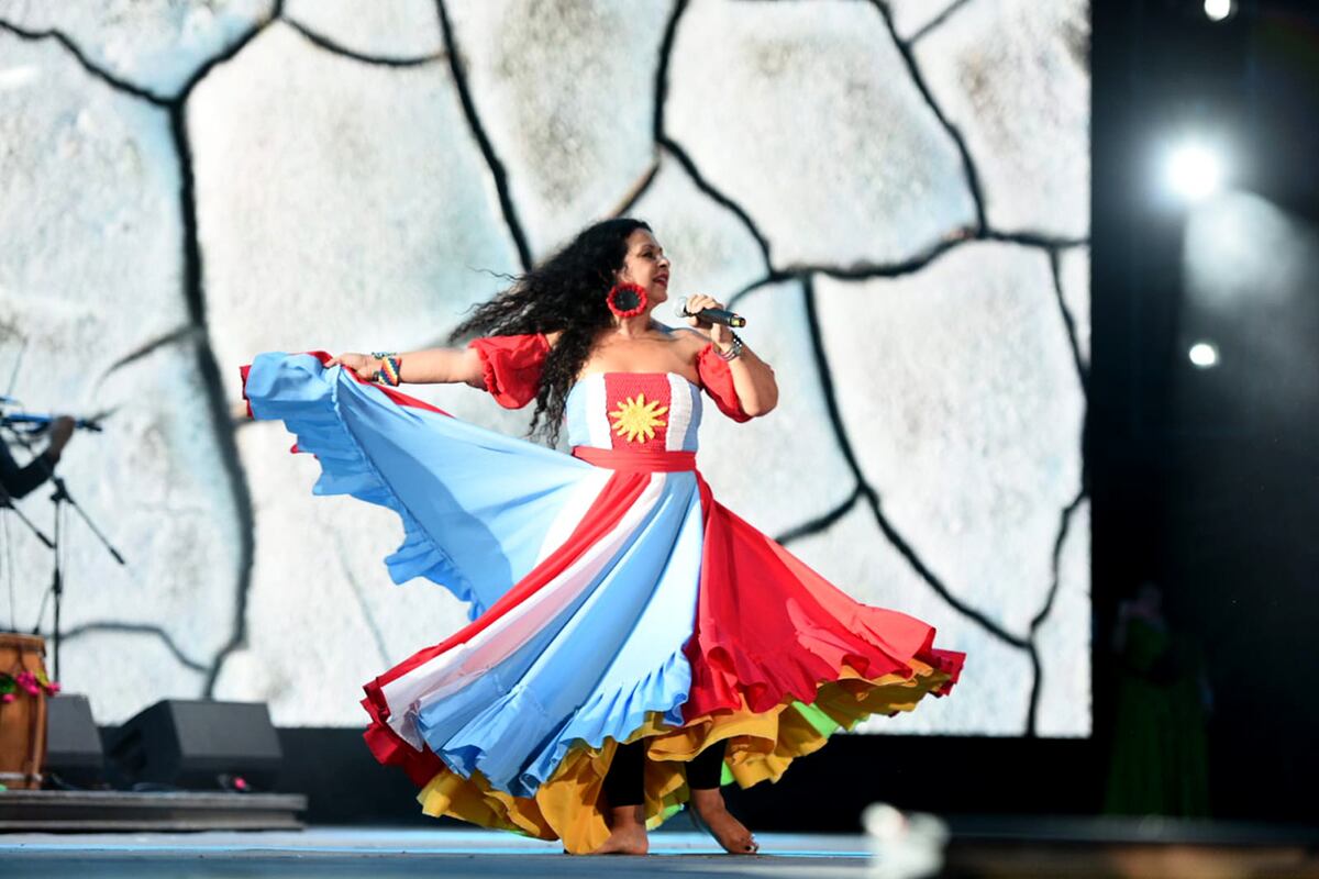 Cosquín 2025. Candela Mazza en la Quinta Luna del Festival Nacional de Folklore. (La Voz)