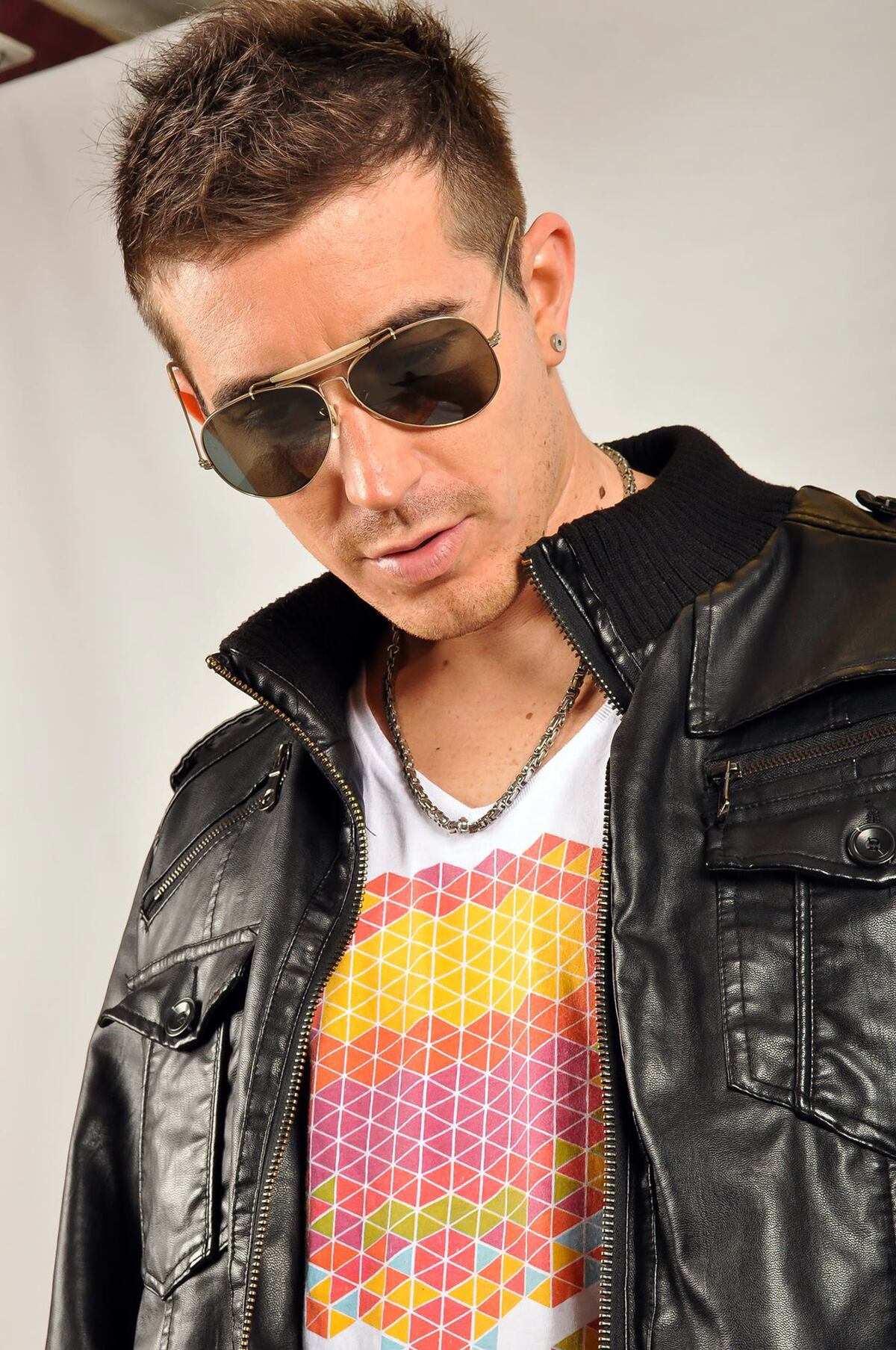 Look. El DJ César Lombardi en una de sus fotos en su sitio personal de Facebook. (Facebook)