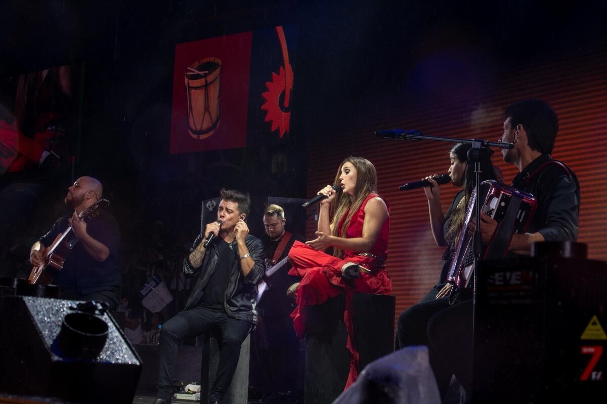 Soledad, cantando bajo la lluvia en el Festival de Doma y Folklore en Jesús María: uno de los momentos definitivos de esta edición. (La Voz).