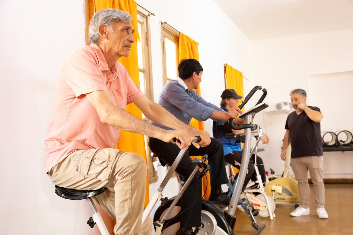 Actividades realizadas por adultos mayores en la residencia de larga estadía Padre La Mónaca (Gentileza)