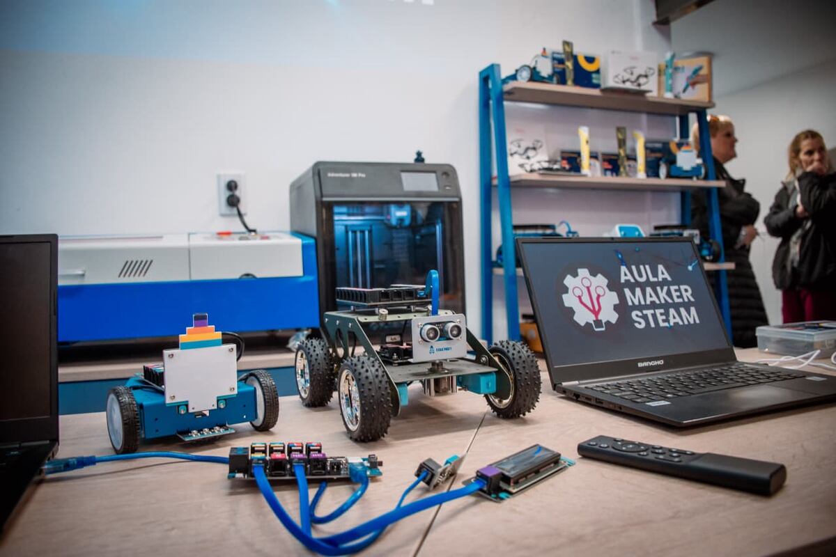 El aula para enseñar computación y robótica a niños (Municipalidad).