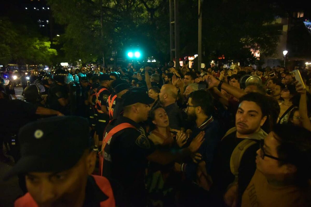 cacerolazo en patio olmos