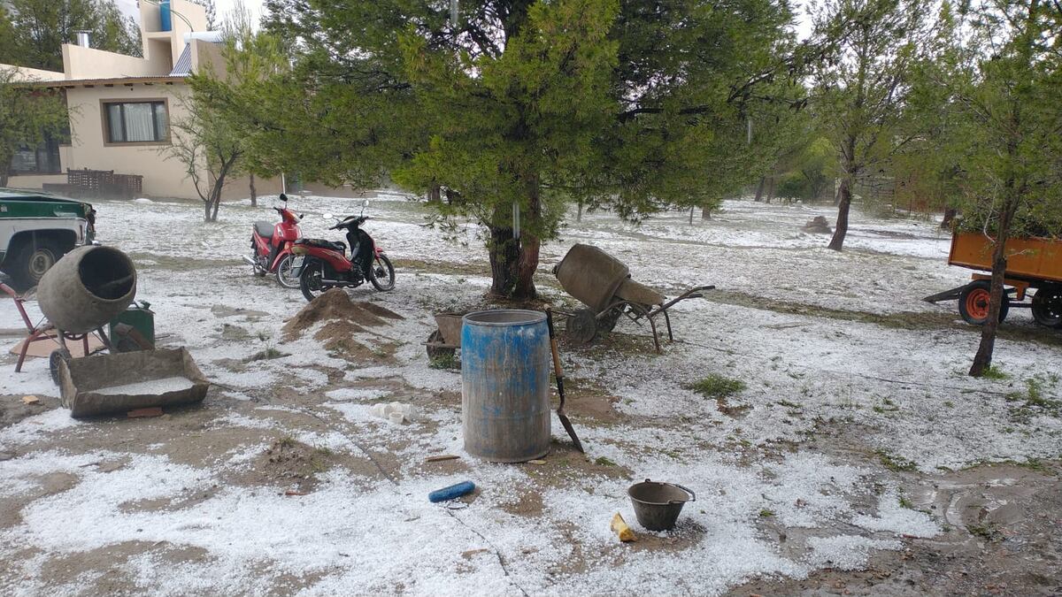 La piedra sorprendió a Los Hornillos (Gentileza Silvia Chavero).