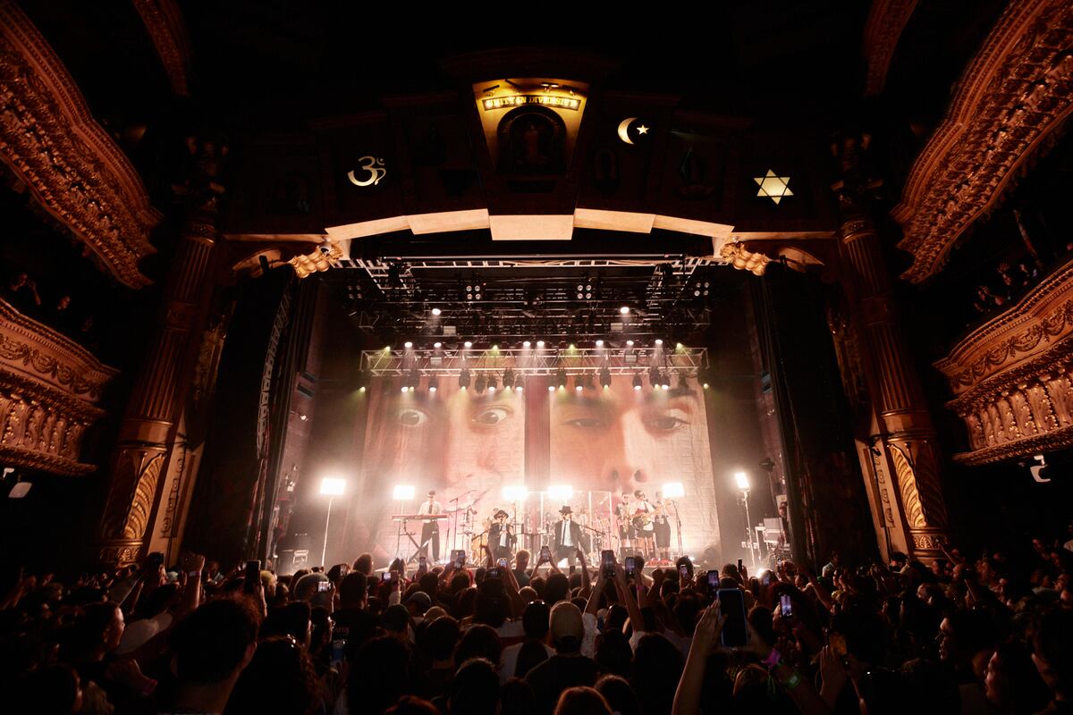 Ca7riel & Paco Amoroso, en Lollapalooza y en el House of Blues de Chicago. (Instagram @lollapalooza y DF Entertainment)