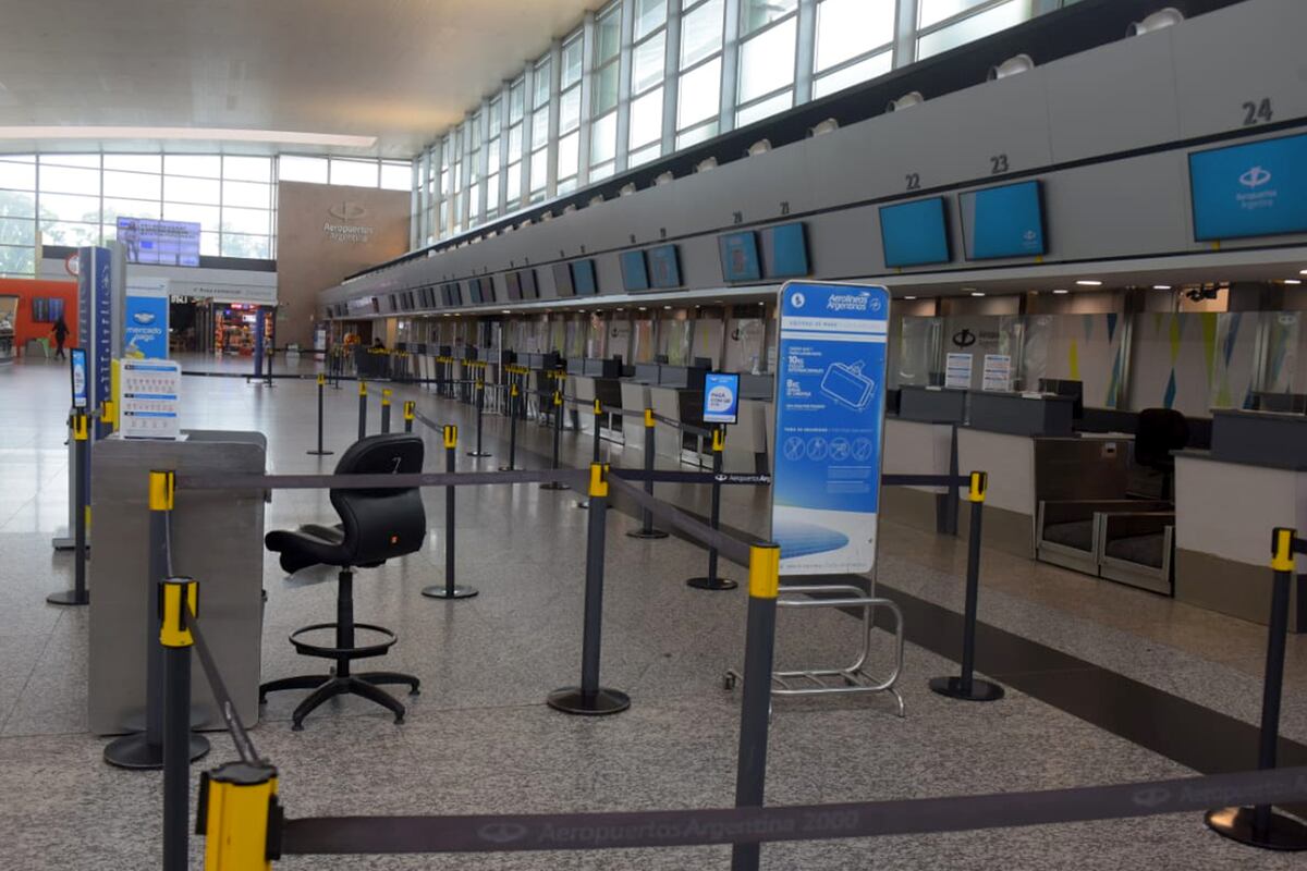 Imágenes del anterior paro general, cuando Aerolíneas Argentinas canceló 258 vuelos. (José Gabriel Hernández / La Voz)